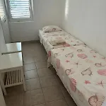 Apartment Kuca Roza *