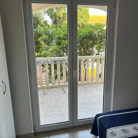 Kuca Roza Rukavac (Vis)