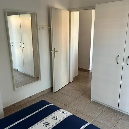 Kuca Roza * Rukavac (Vis)